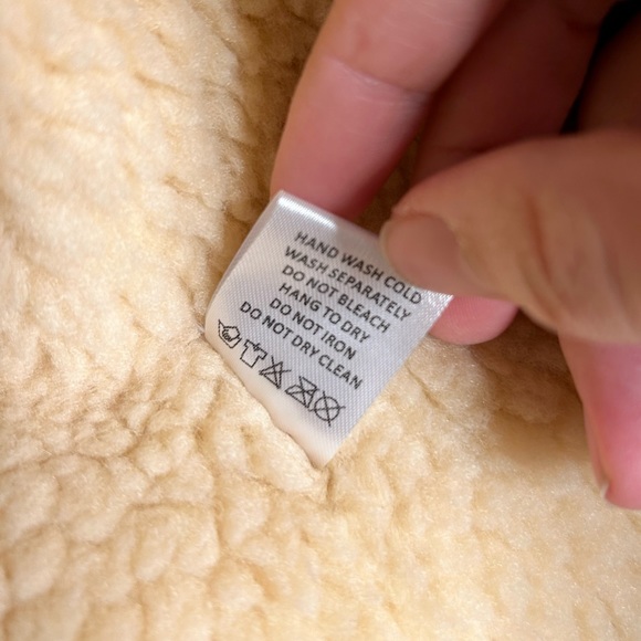 NWT L’Academie x Revolve Taryn Fitted Shearling Jacket in Tan - Picture 10 of 12